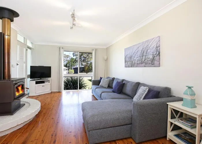 Hayes Beach House I Award Winner I 4 Mins To Beach