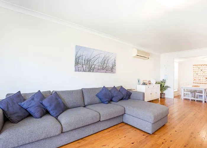 Hayes Beach House I Award Winner I 4 Mins To Beach